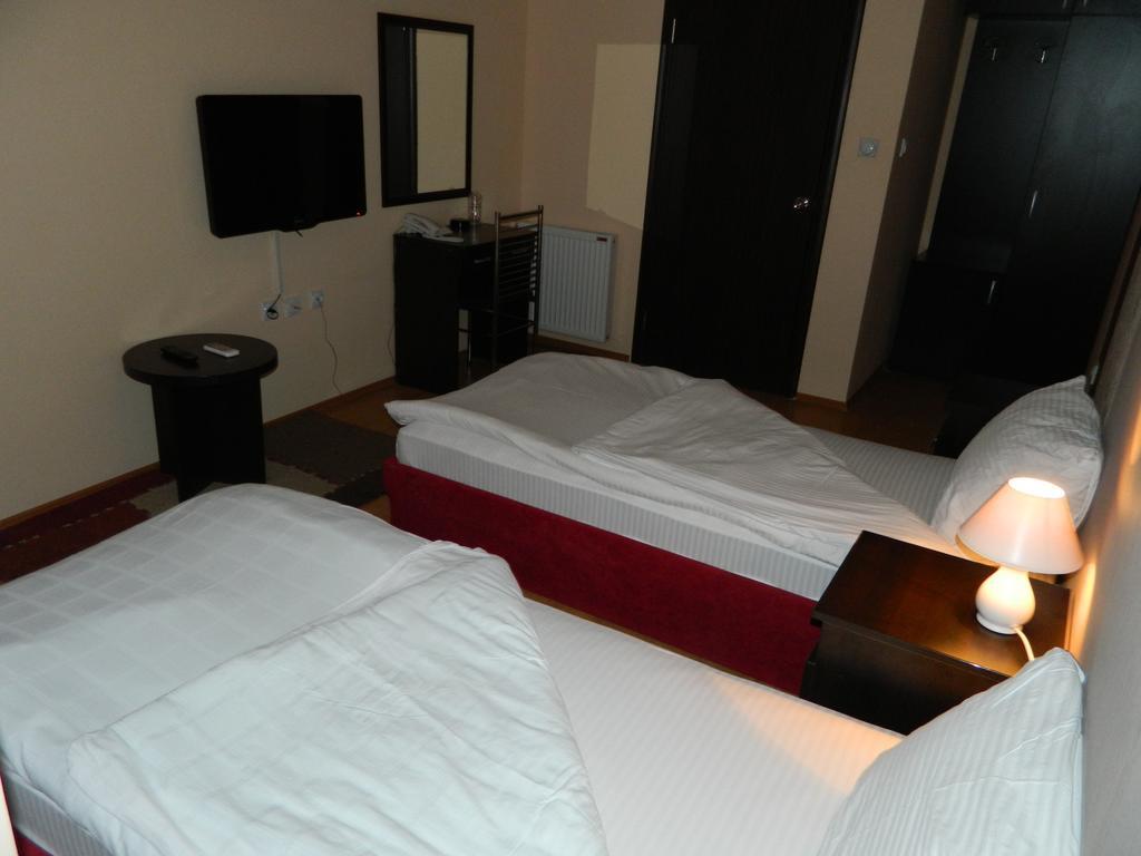 Garni Hotel Rile Men Ni الغرفة الصورة
