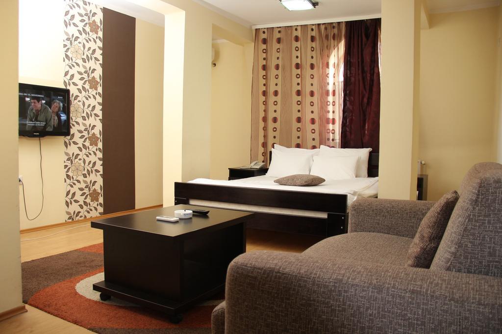 Garni Hotel Rile Men Ni الغرفة الصورة