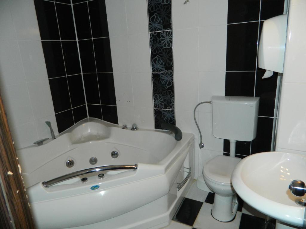 Garni Hotel Rile Men Ni الغرفة الصورة